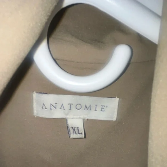 Anatomie women’s Kenya Jacket in Khaki